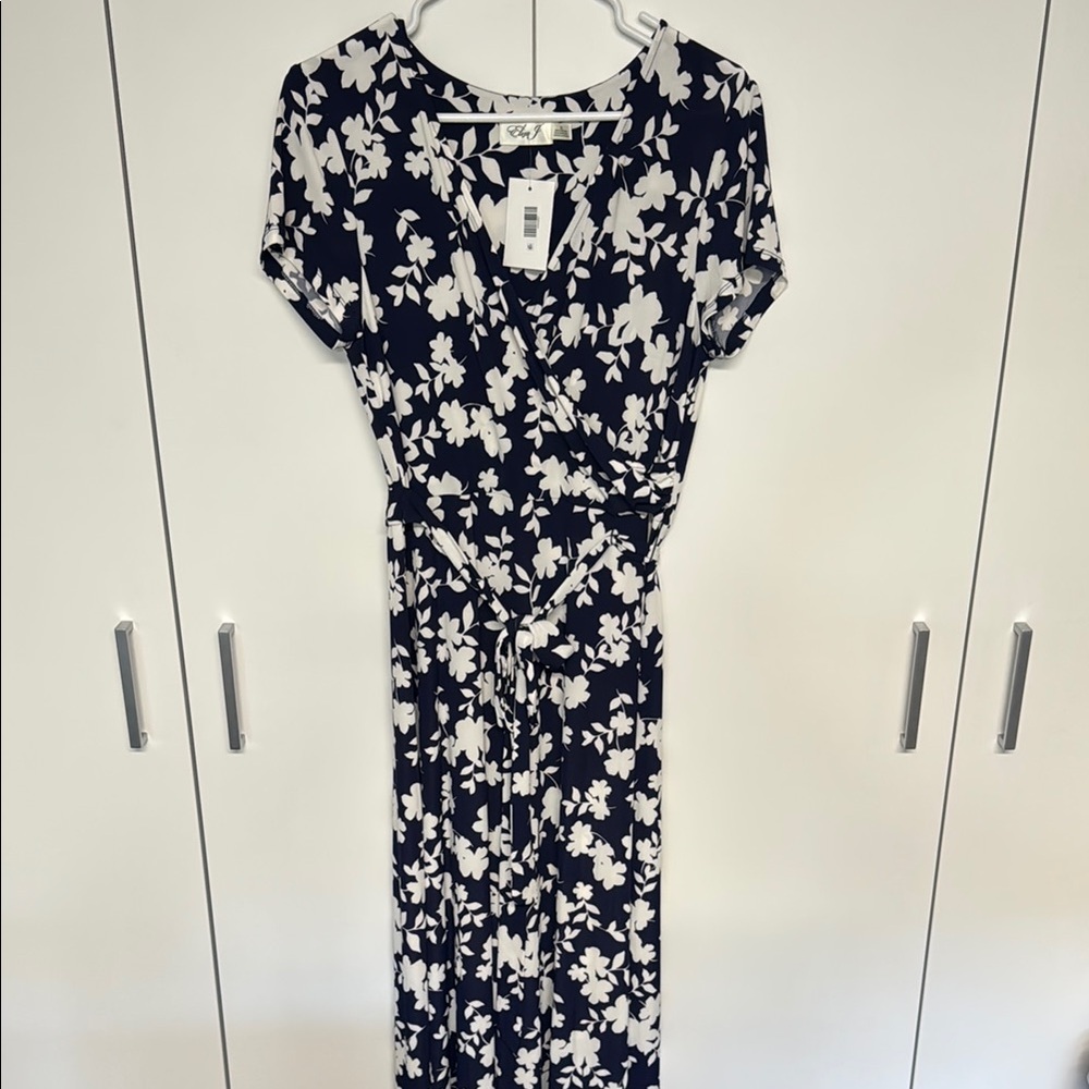 Eliza J Navy and White Floral V-Neck Sheath Maxi Dress NWT